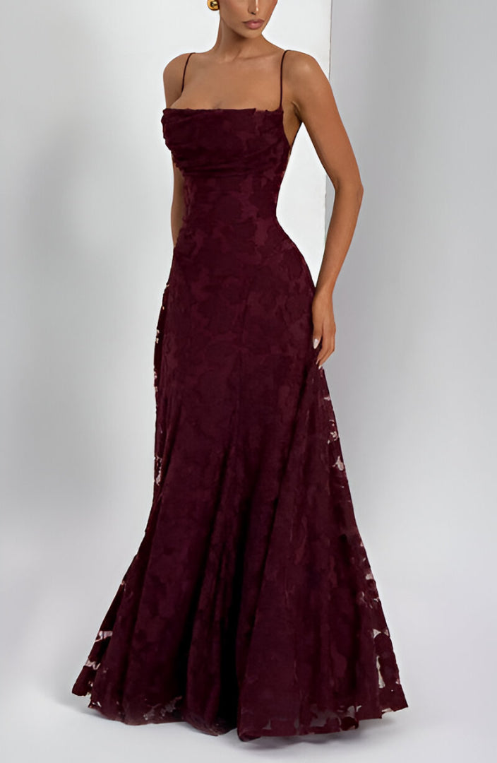 Vestido longo de gala feminino com corpete em renda. Perfeito para festas e look de moda elegante.