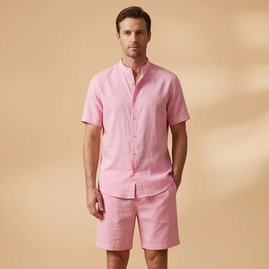 Roupa casual de verão masculina: conjunto com camisa de manga curta e shorts. Conforto para o dia a dia.