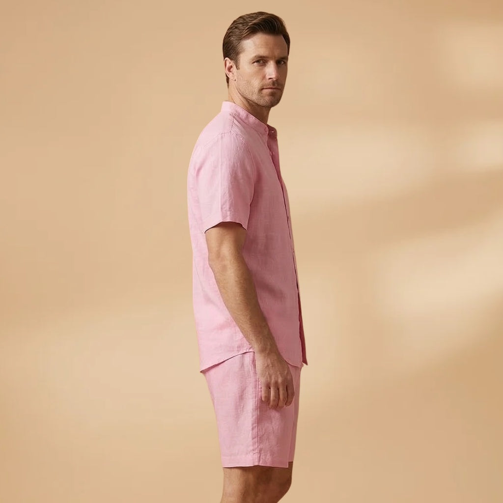 Look de verão masculino com camisa de manga curta e shorts. Conjunto confortável para homem, estilo descontraído.