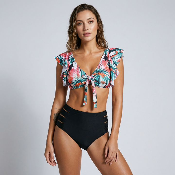 Biquíni feminino elegante com franzidos laterais e charmoso laço frontal, ideal para moda praia e verão.