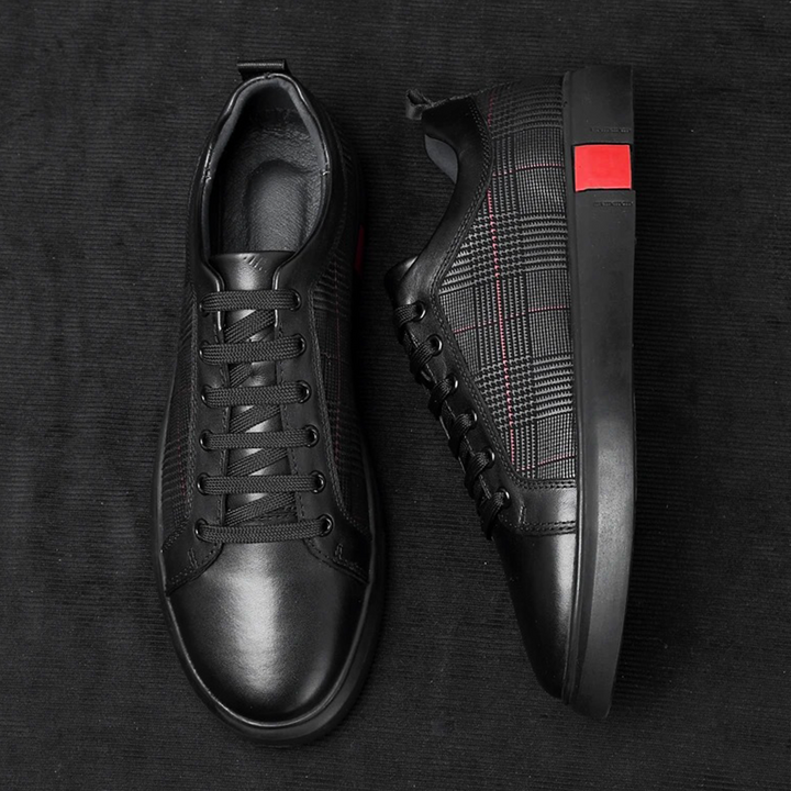 Sapato masculino casual preto, tênis de cano baixo com cadarços, que oferece estilo e conforto para o verão.