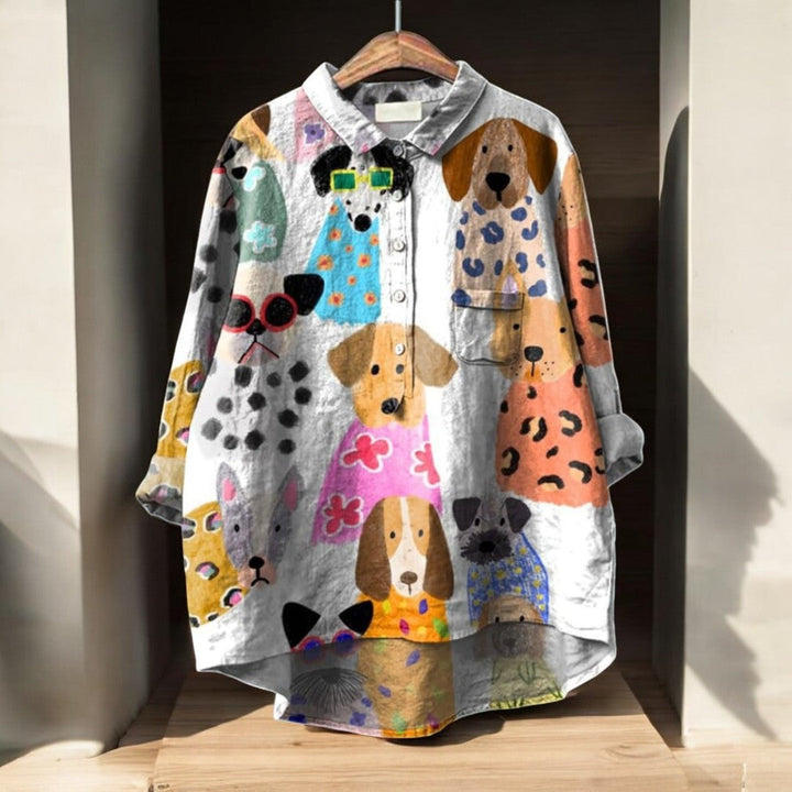 Blusa feminina confortável com estampa exclusiva de cachorros. Ideal para moda verão, casual e com estilo único.