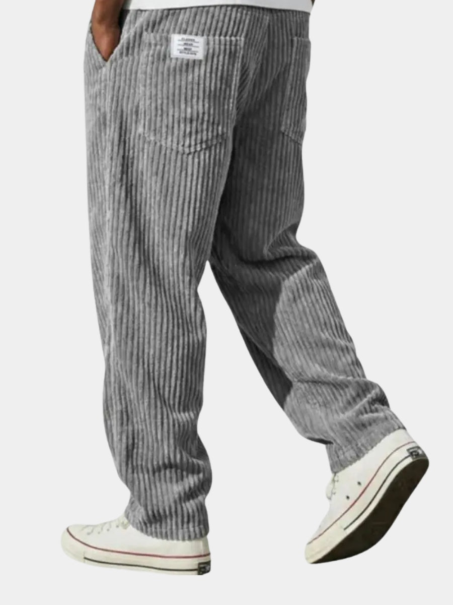 Calças de bombazine para homem, corte largo. Confortáveis para estilo casual moderno de outono/inverno.