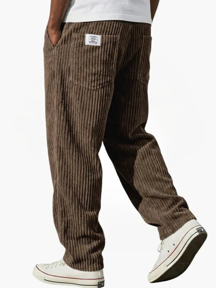 Calças de bombazine homem, corte largo. Estilosas e confortáveis, ideais para o casual outono/inverno.