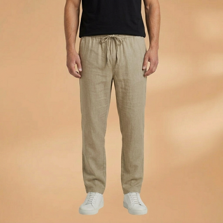 Parte traseira das calças de linho masculinas perna reta, bolsos e cintura elástica. Verão casual e confortável.