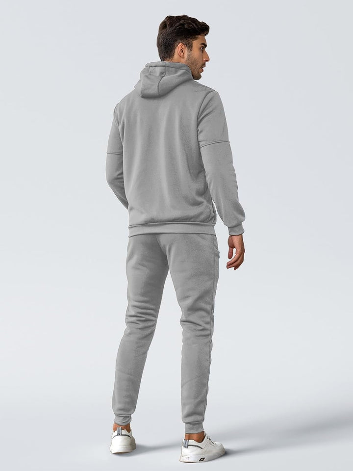 Fato de treino masculino com capuz ajustável e calças slim para um ajuste perfeito.