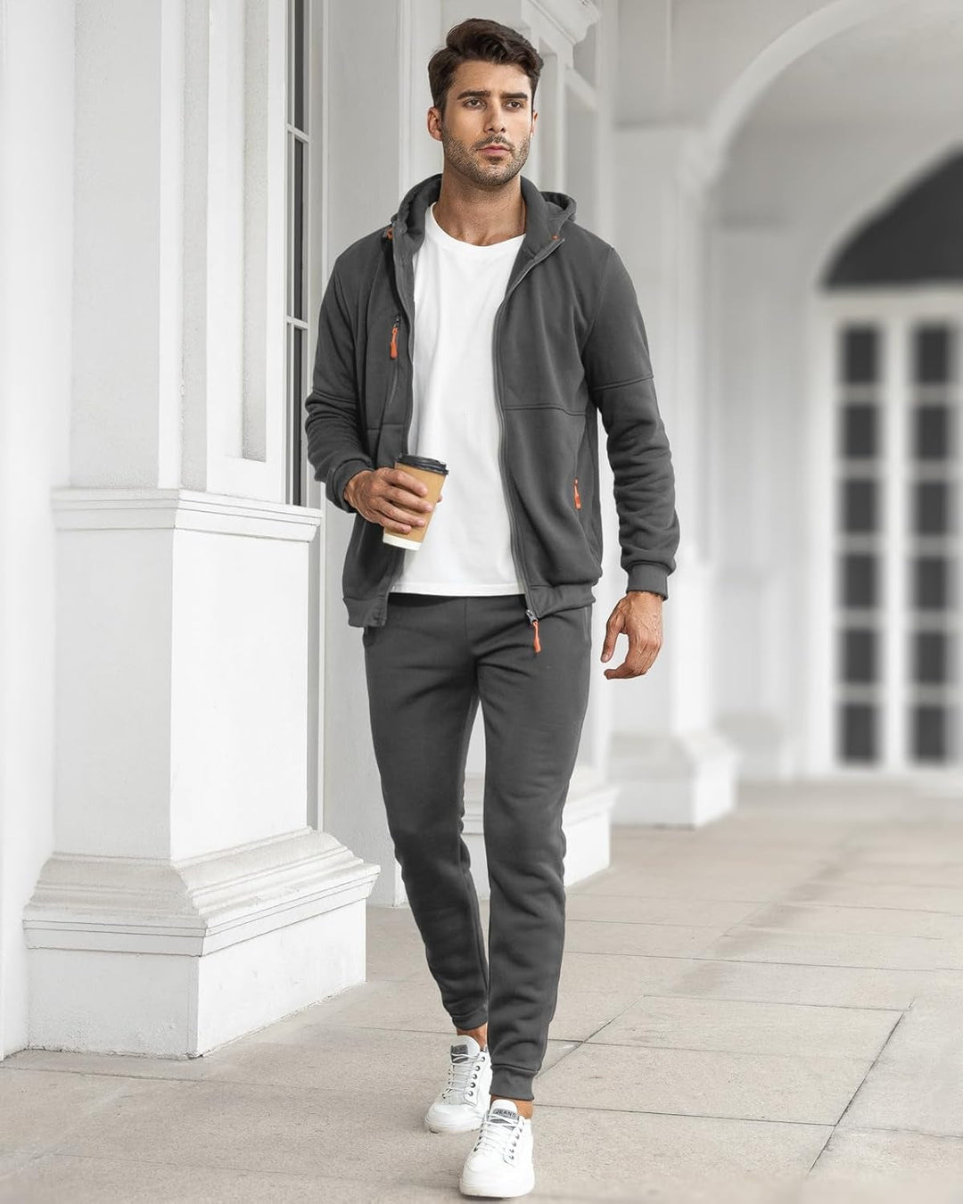 Fato de treino casual masculino com capuz e calças slim, para o conforto do dia a dia.