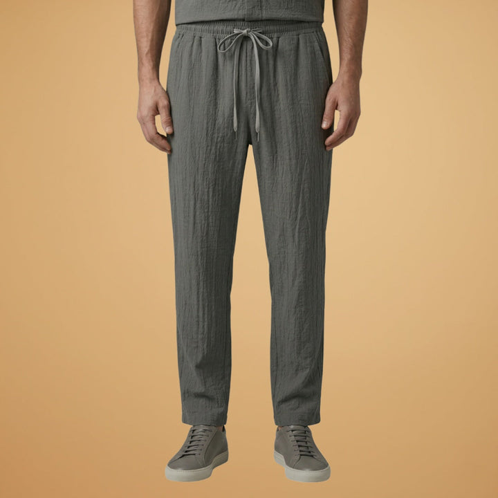 Conjunto de linho para homem com camisa de manga curta e calça, estilo casual e muito confortável no verão.