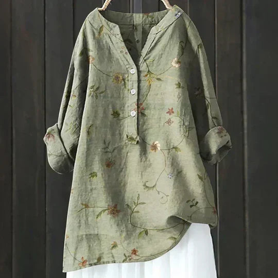 Camisa feminina arejada para o verão, estilo casual, com botões decorativos, perfeita para o conforto diário.