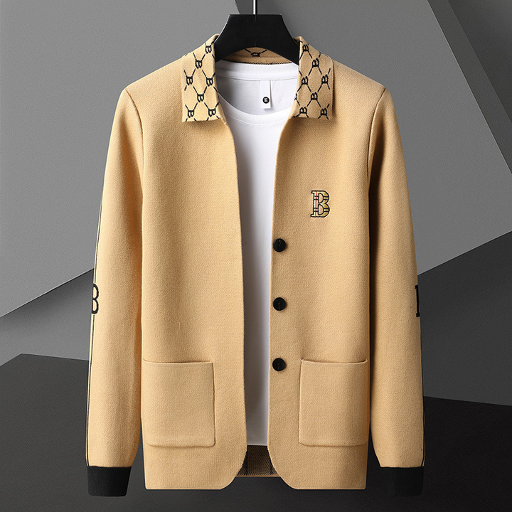Cardigan masculino elegante de malha, com botões e gola polo estampada, ideal para outono e primavera.