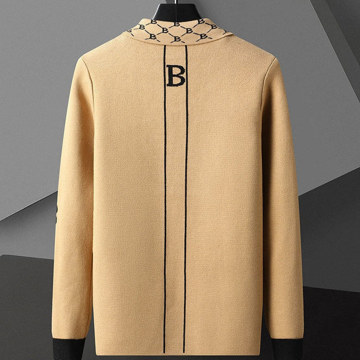 Cardigan masculino casual com gola polo estampada e botões, perfeito para um look moderno de dia a dia.