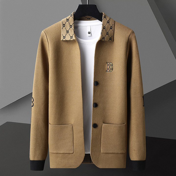 Cardigan de malha masculino, elegante, com gola polo estampada e botões. Roupa versátil outono/primavera.