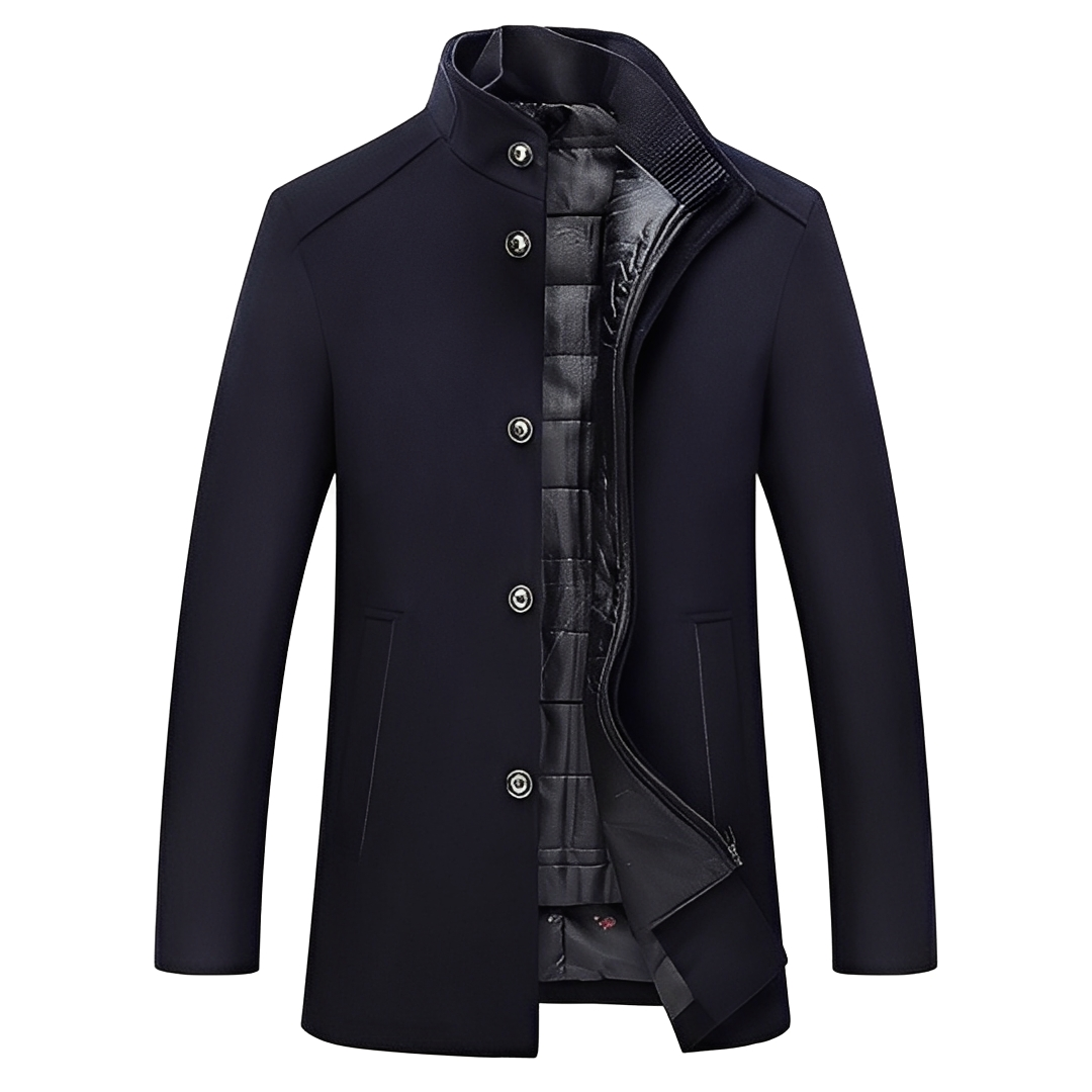 Casaco de inverno masculino elegante com gola alta e botões. Ideal para moda homem no frio e para um look casual.