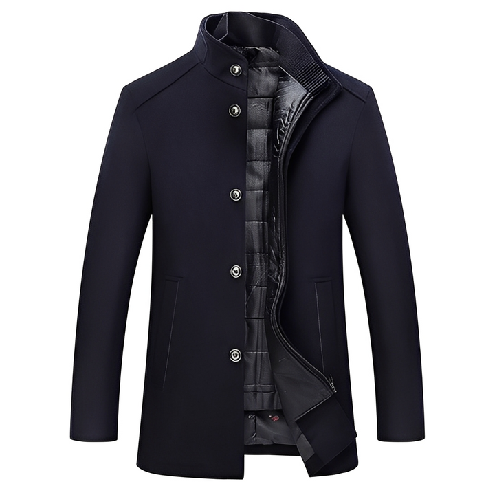 Casaco de inverno masculino elegante com gola alta e botões. Ideal para moda homem no frio e para um look casual.