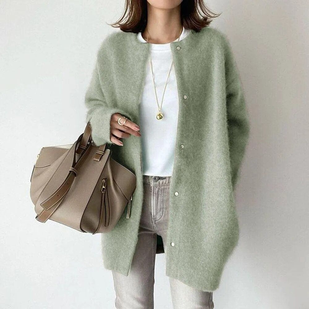 Cardigan feminino luxuoso, design moderno e confortável. Ideal para moda de outono/inverno, complementa roupa elegante.
