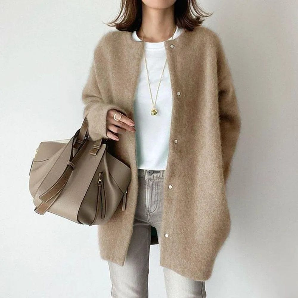 Cardigan feminino elegante e confortável para mulher, ideal para outono/inverno. Versátil e com toque de luxo.