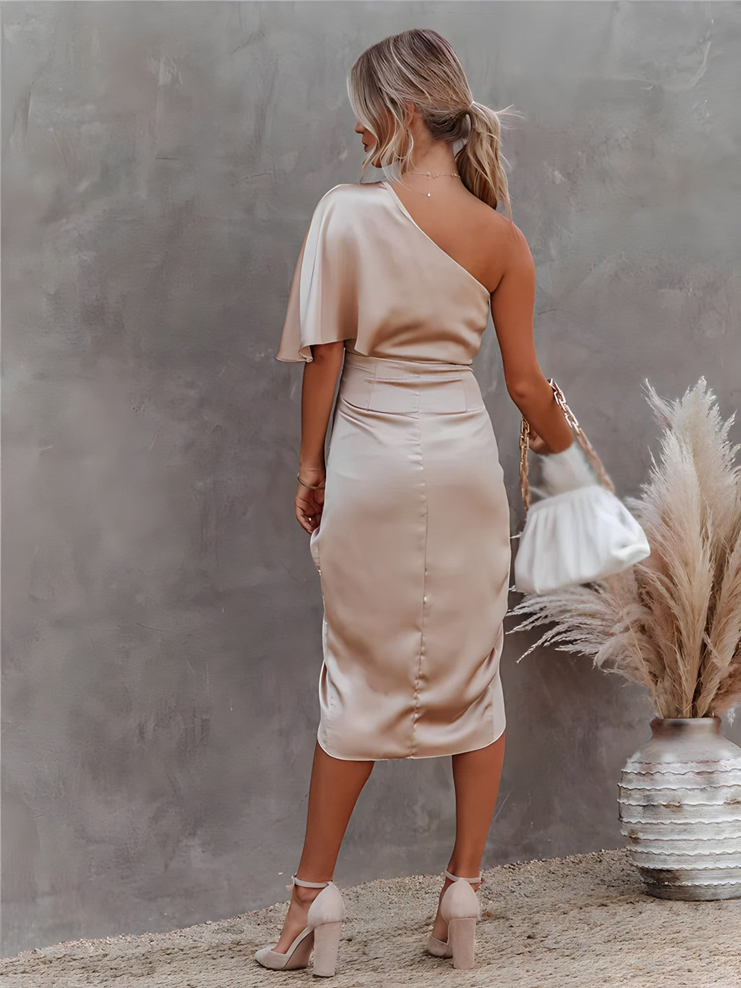 Vestido longo Élise para festas, elegância atemporal ideal para ocasiões especiais.