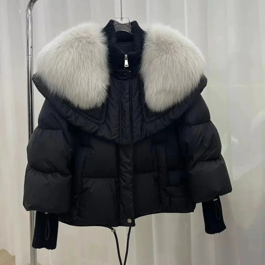 Jaqueta feminina de inverno acolchoada Oslo, corte curto, com capuz. Versátil para moda casual.