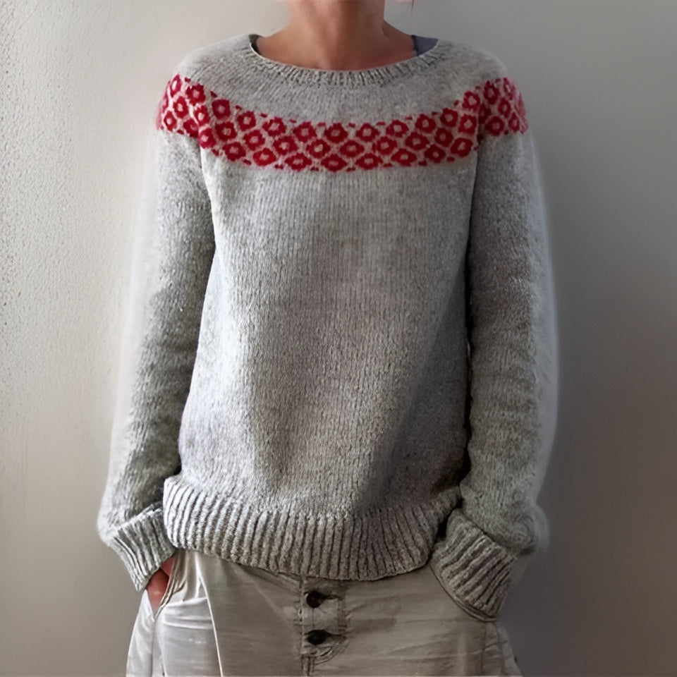Suéter feminino oversized aconchegante em tricô, ideal para moda casual de inverno. Conforto e estilo para dias frios.
