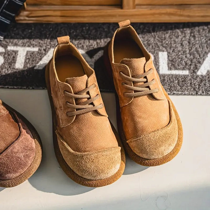 Salto dos sapatos Santiago: design ergonômico, conforto ortopédico. Um toque moderno para moda masculina.