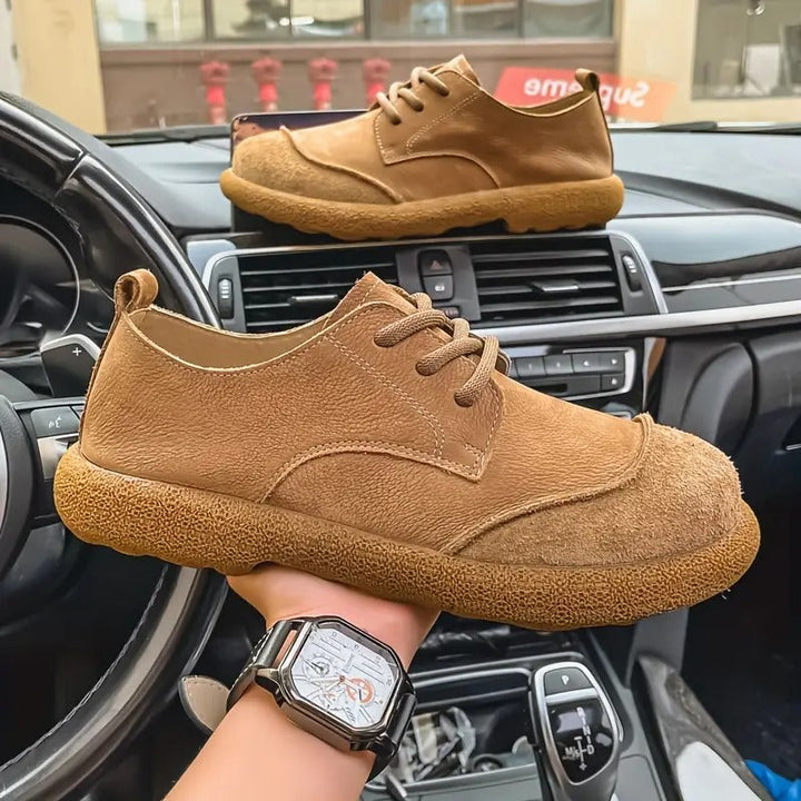 Palmilha de conforto ortopédico nos sapatos Santiago, ideal para longas horas. Máximo conforto garantido.