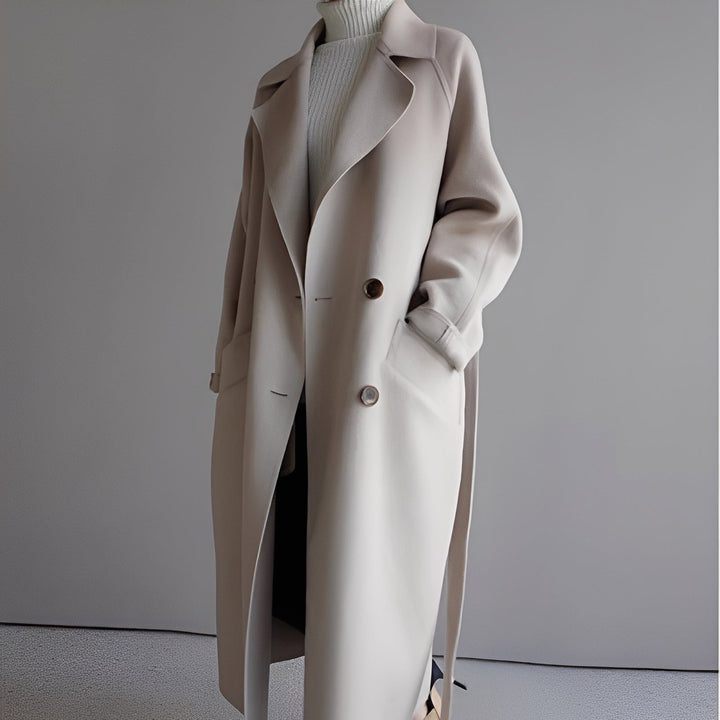 Casaco feminino solto e elegante para inverno, oferece conforto e estilo. Ideal para moda feminina casual chic.