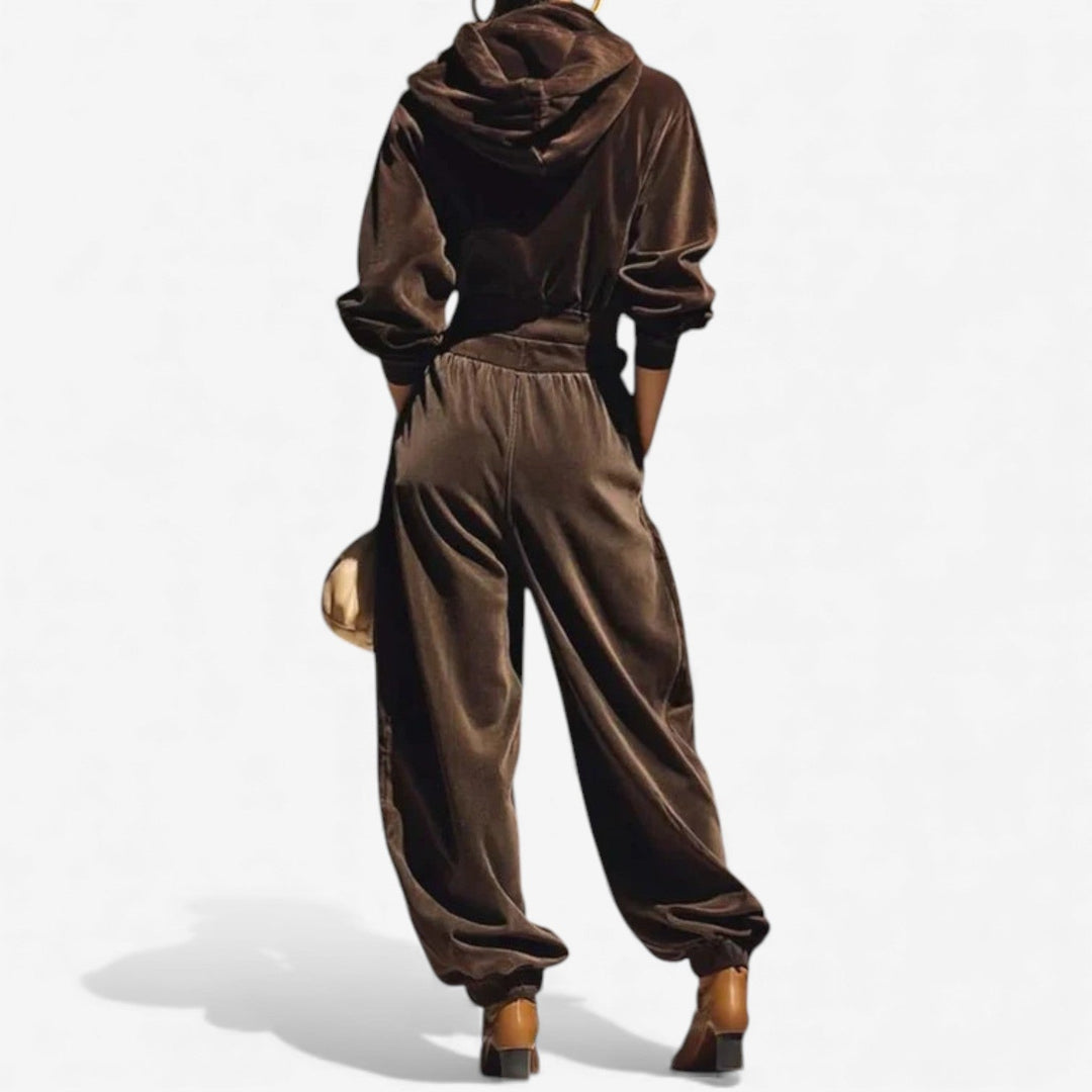 Macacão feminino elegante, peça sofisticada para moda casual ou festa, realça o estilo.