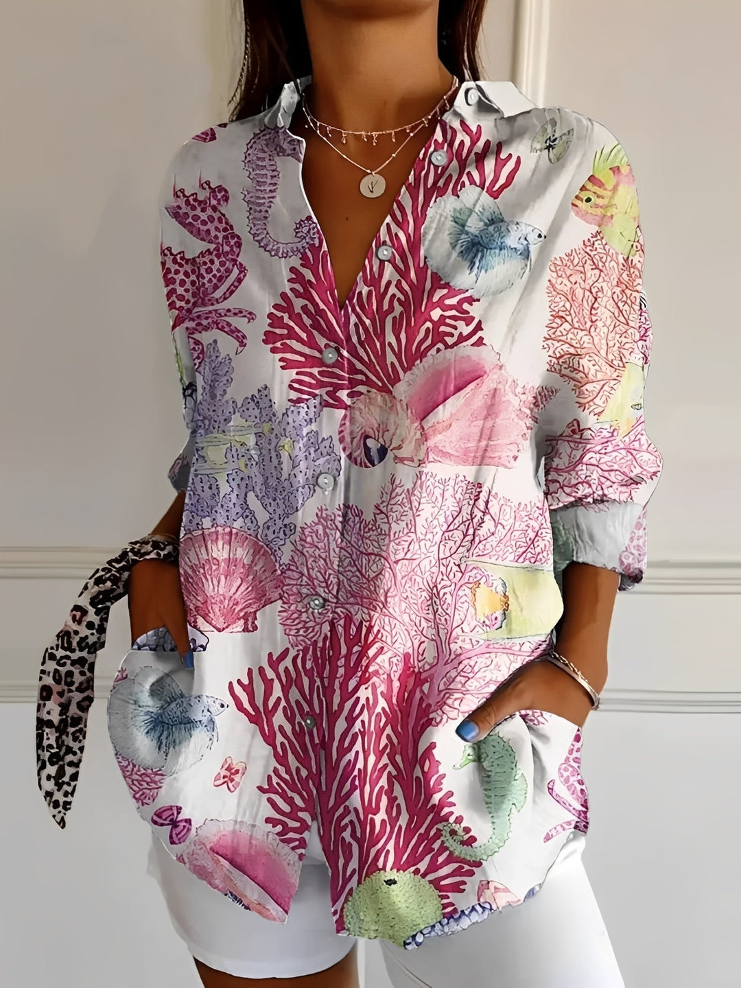 Roupa feminina versátil: camisa elegante de manga longa com botões, ideal para trabalho e casual, primavera/verão.