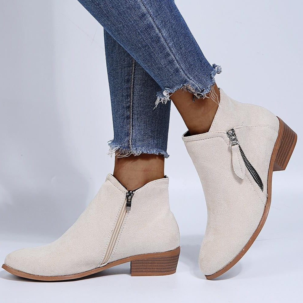 Botas femininas elegantes para o dia a dia, combinando estilo moderno e conforto. Perfeitas para outono/inverno.