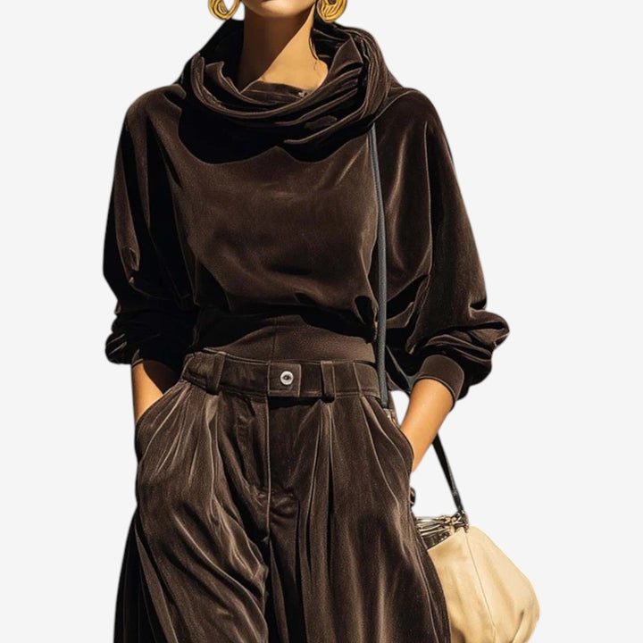 Macacão feminino versátil roxo, ideal para look casual ou festa, com conforto e estilo.