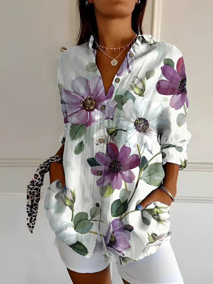 Blusa feminina Chantelle de botões, elegante e versátil para trabalho ou casual chic.