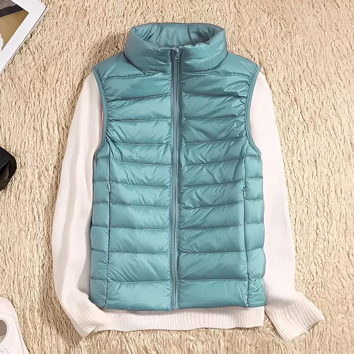 Colete feminino sem mangas, design moderno e ultraleve. Estilo casual chic para qualquer ocasião.