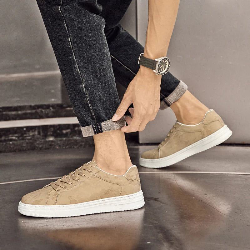 Calçado masculino casual estilo skate, proporcionando conforto duradouro e estilo diário.