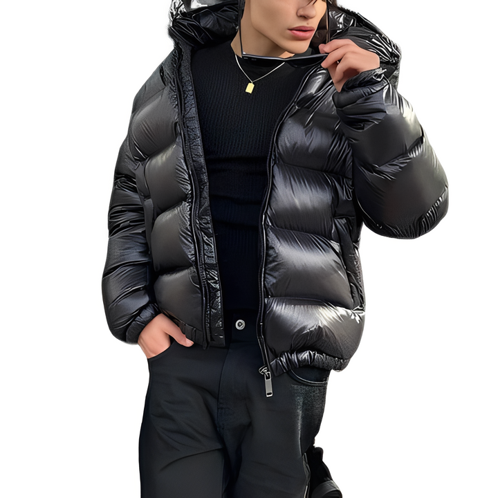 Jaqueta masculina moderna com capuz, ideal para o inverno, oferece estilo e conforto térmico. Perfeita para frio.