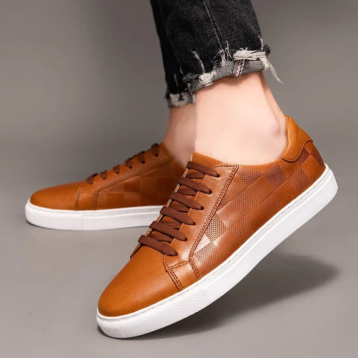 Tênis masculino preto confortável, ideal para o dia a dia, com design casual e versátil. Calçado masculino de moda.