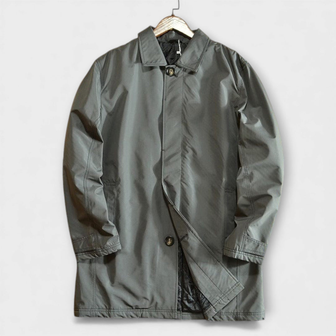 Agasalho masculino impermeável e repelente à água, ideal para dias frios de outono/inverno. Estilo casual e conforto.