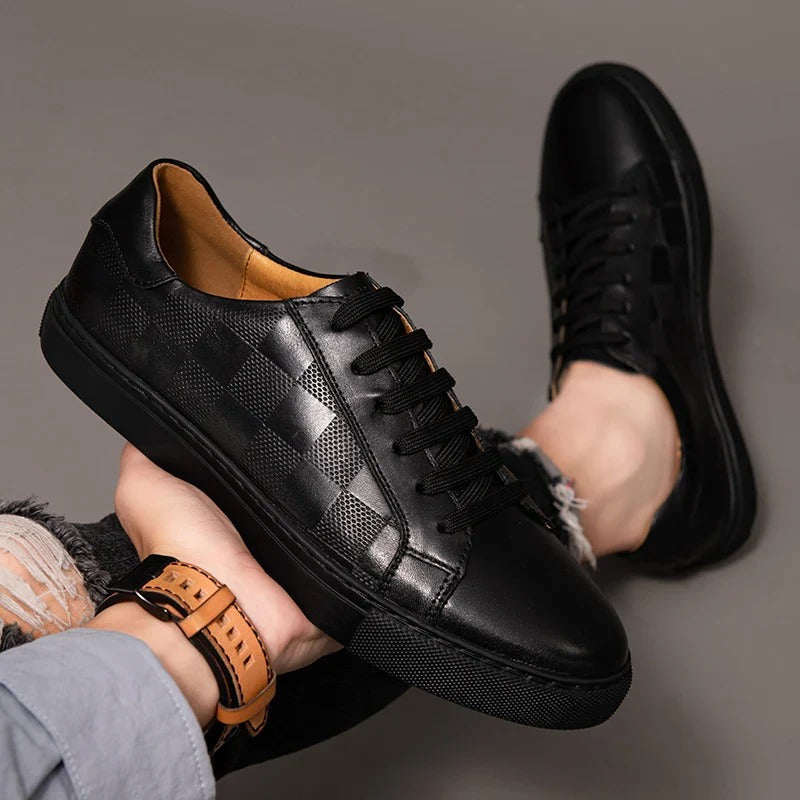 Tênis masculino de design atemporal para conforto diário. Calçado casual estiloso, versátil para a moda masculina atual.