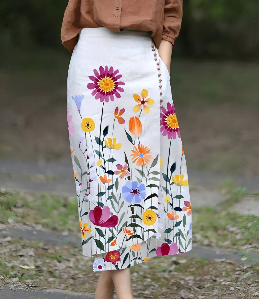 Roupas femininas: saia assimétrica linha A, modelo fluido e elegante, ideal para moda de verão com versatilidade.