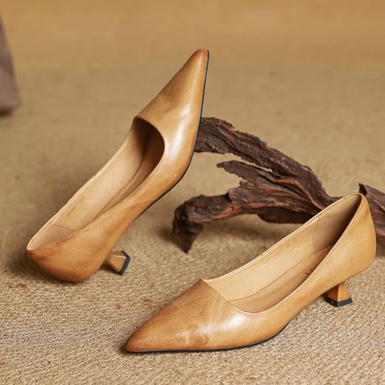 Confortáveis sapatos de salto femininos, ideais para longas horas de uso sem sacrificar o estilo elegante.