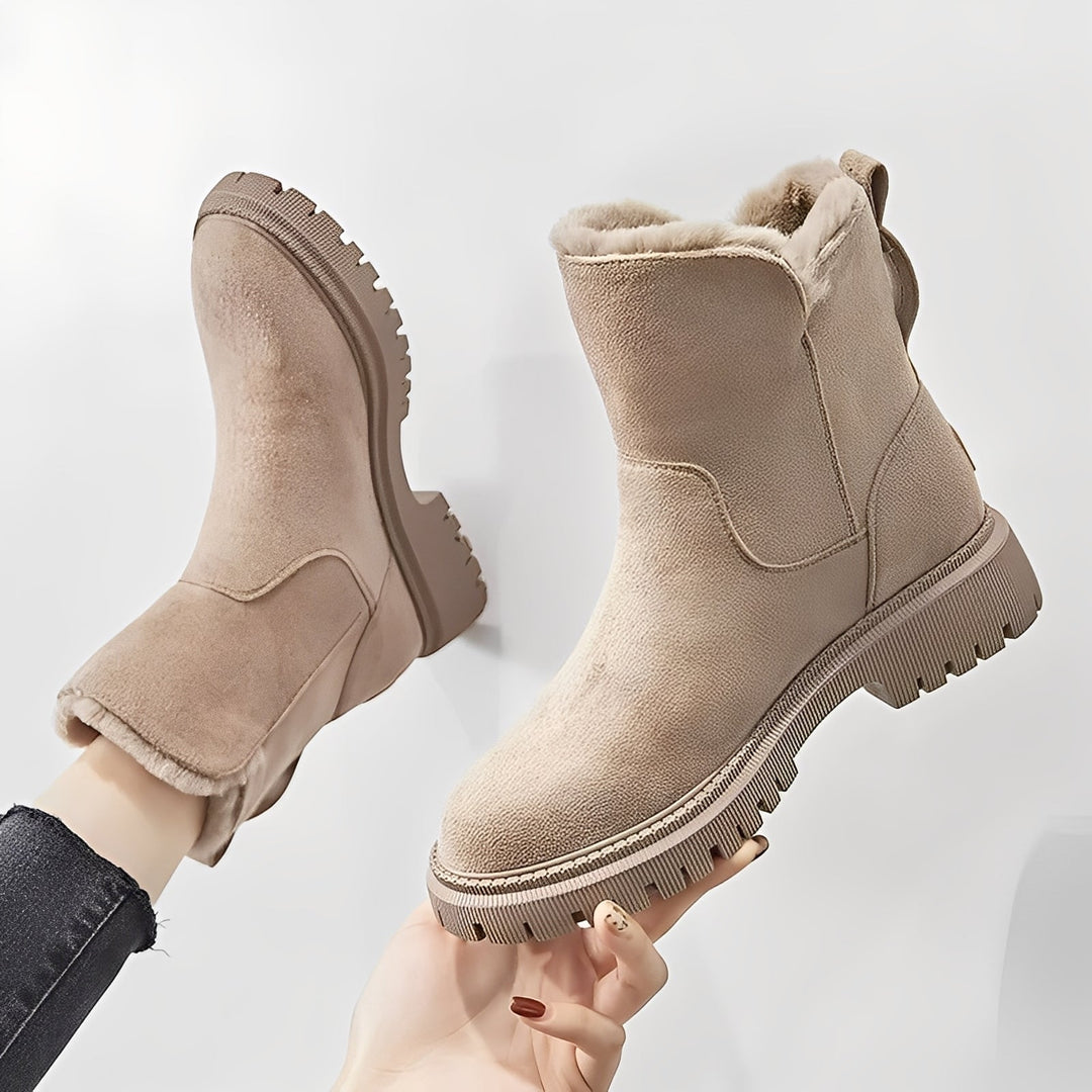 Botas femininas Raschelle para inverno, estilo casual e confortável. Calçado elegante e leve para passeios.