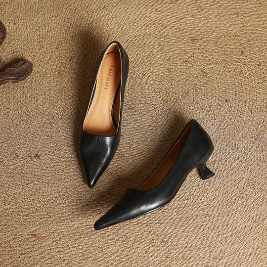 Sapato de salto feminino preto, acabamento premium, confortável para o escritório e ocasiões especiais.
