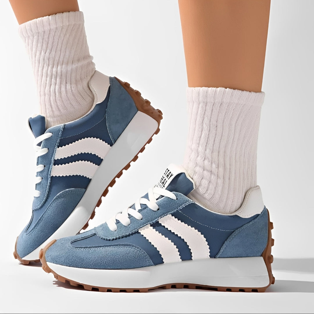 Sapatos femininos casuais com sola grossa, proporcionando conforto e um toque de moda para qualquer ocasião.