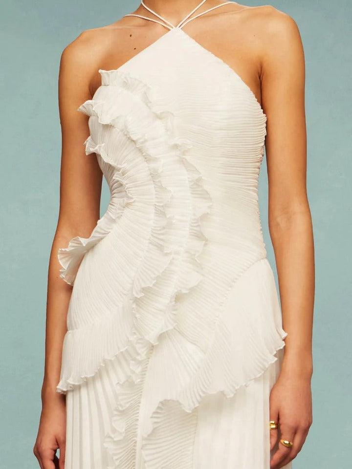 Moda festa: Vestido longo elegante com decote halter, babados e costas abertas.