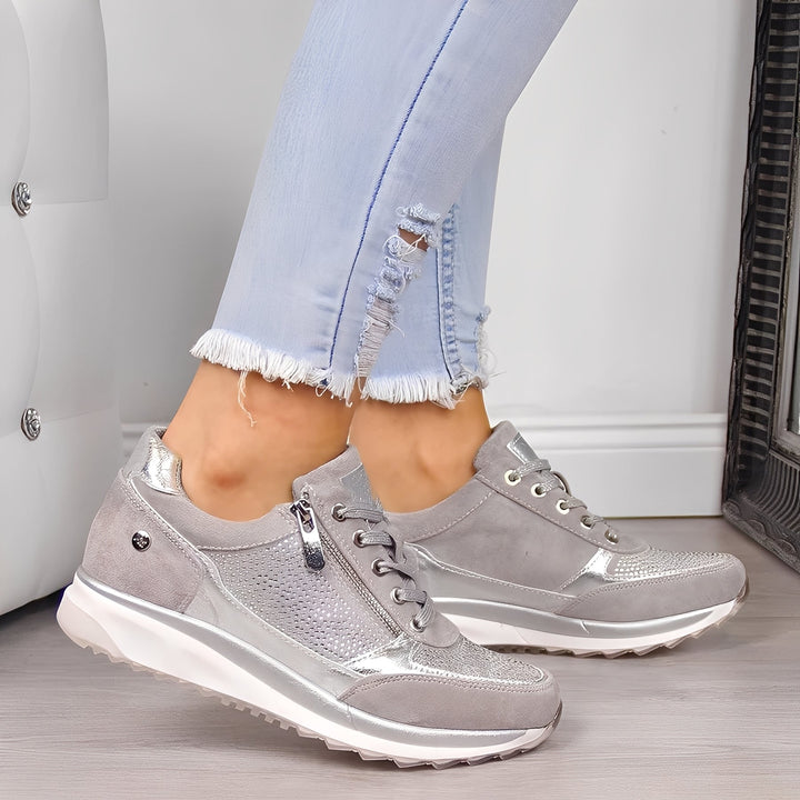 Sapatos casuais femininos brancos para conforto diário. Estilo versátil e praticidade.