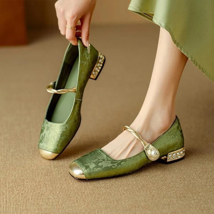 Mocassins femininos Sofia: calçado elegante e atemporal. Sapatos confortáveis ideais para o estilo primavera-verão.