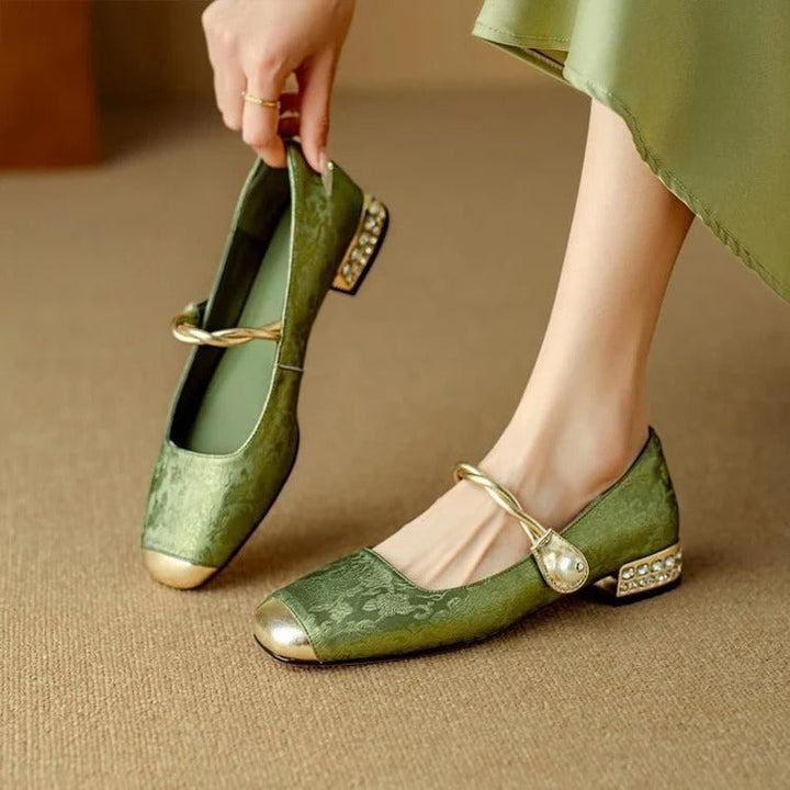 Mocassins femininos Sofia: calçado elegante e atemporal. Sapatos confortáveis ideais para o estilo primavera-verão.