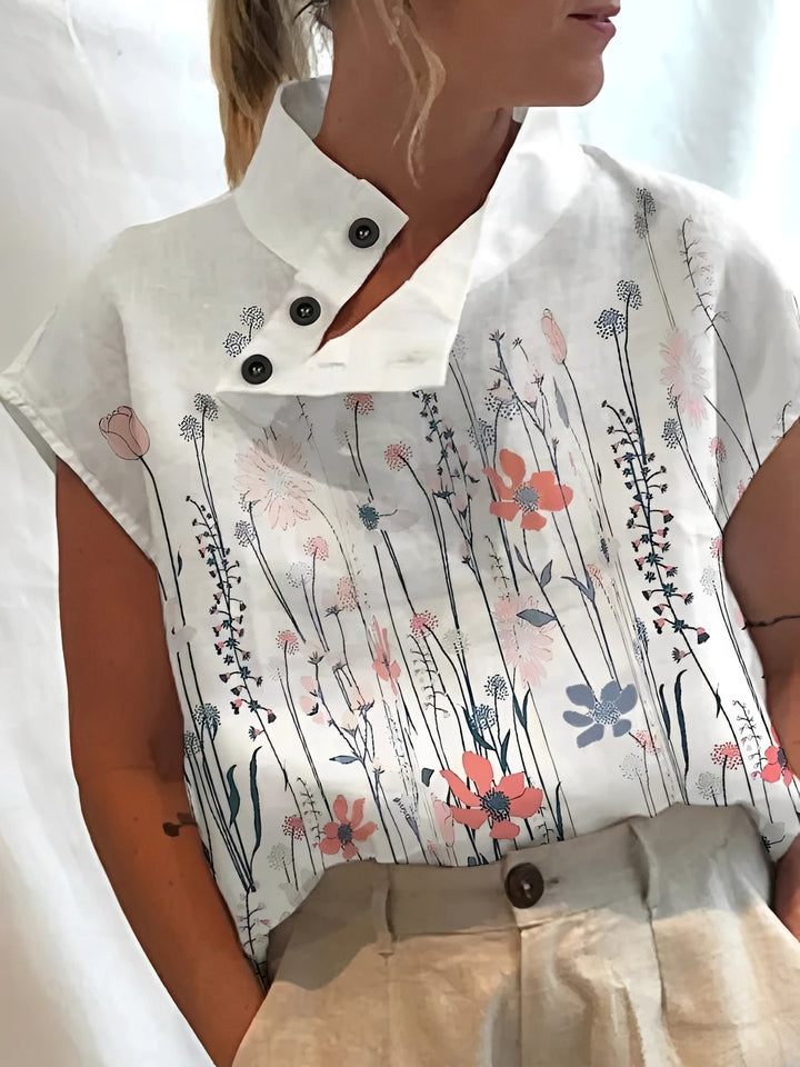 Blusa feminina de verão com padrão moderno. Roupa estilosa e versátil para looks casuais de primavera.