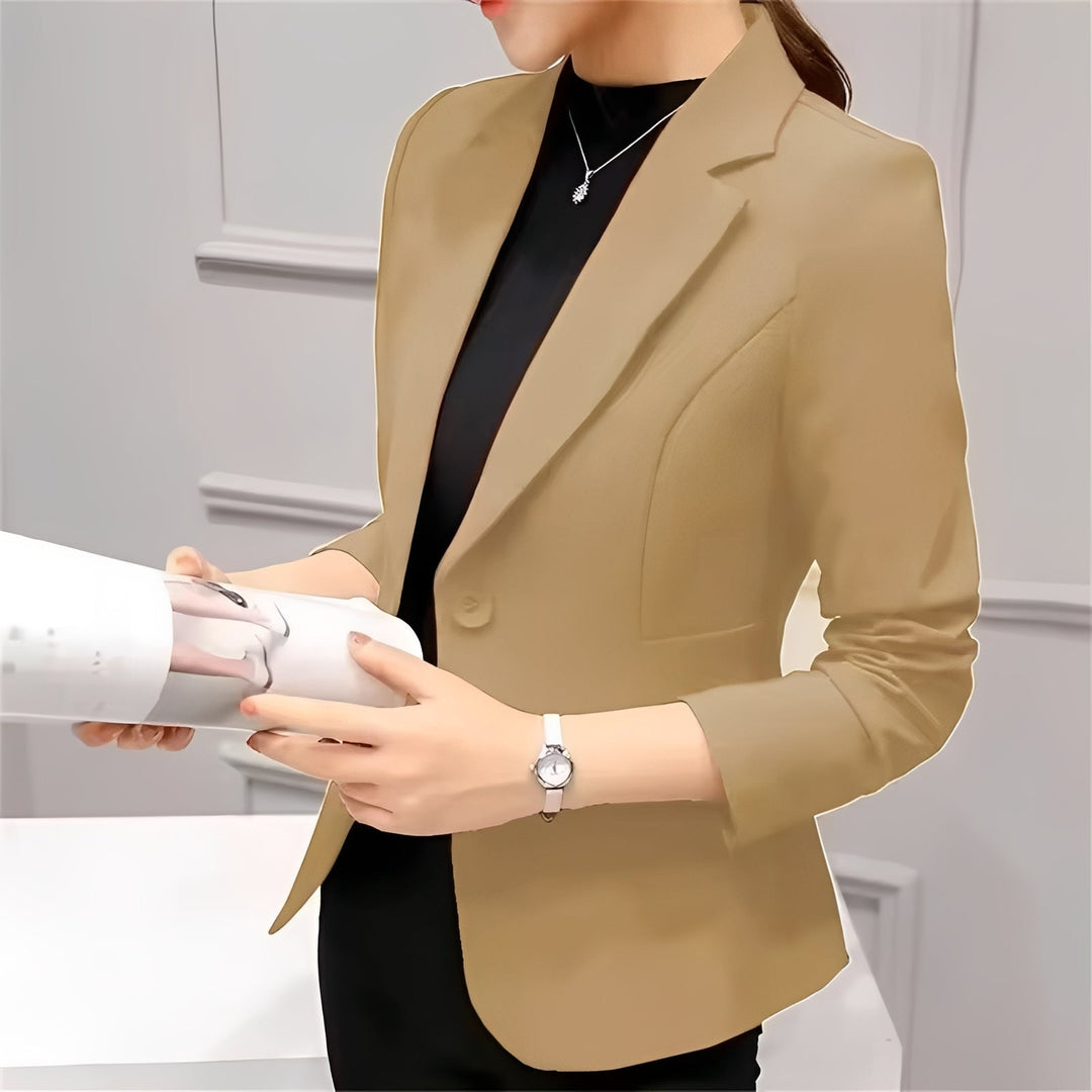 Blazer feminino Lindy de um botão. Casaco moderno e elegante para mulheres, seguindo as tendências da moda.