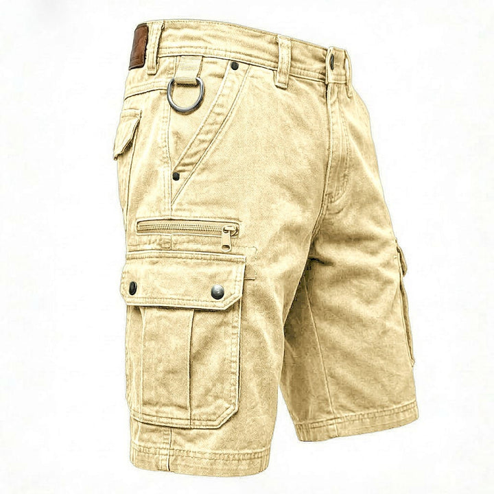 Calções masculinos estilo cargo, confortáveis para uso casual de verão. Roupa versátil e funcional.