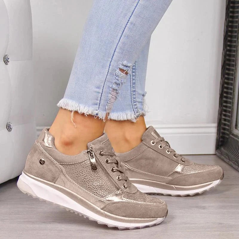 Sapatos femininos casuais em tom neutro, perfeitos para moda e conforto do dia a dia.